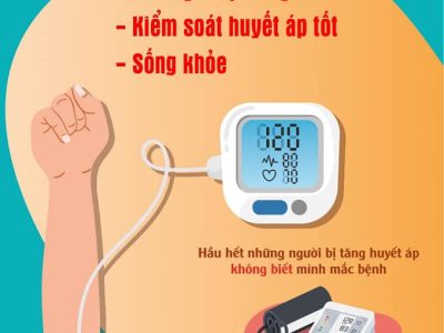 Trung tâm Y tế huyện Văn Yên tổ chức đo huyết áp miễn phí cho người dân