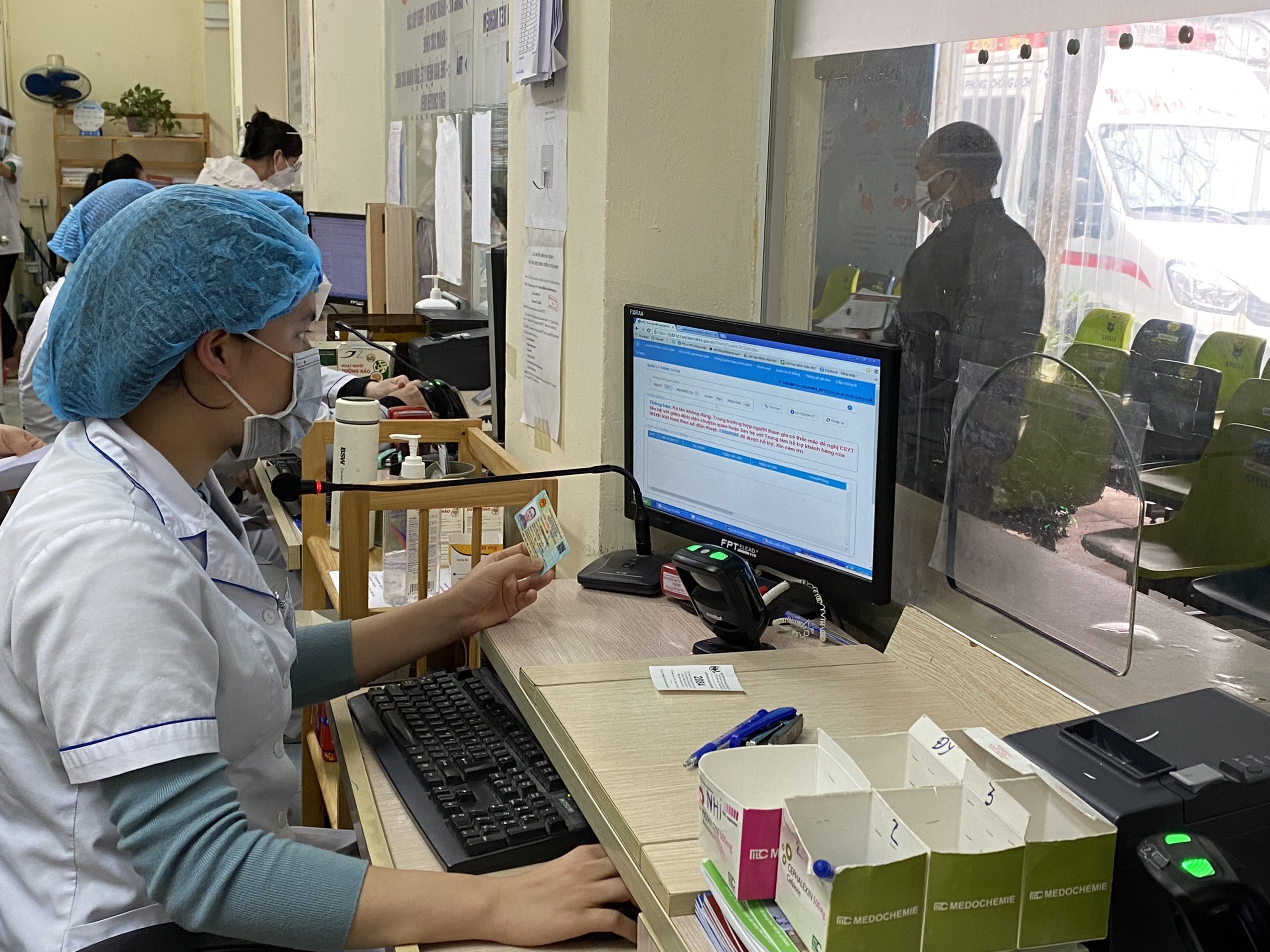 Trung tâm Y tế huyện Văn Yên triển khai khám, chữa bệnh Bảo hiểm Y tế bằng thẻ căn cước công dân có gắn chíp